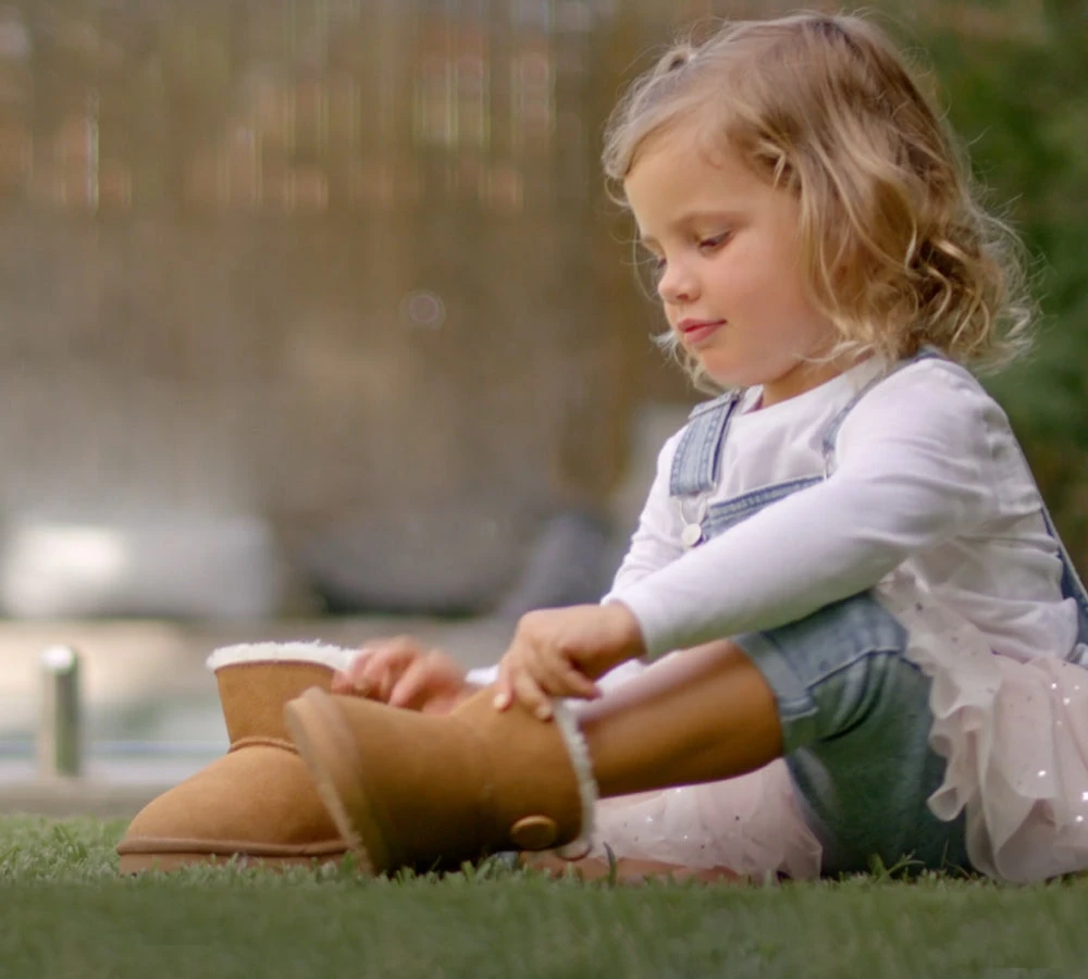 Ugg Boots Nolan Kids Mini Button 2 Ugg Boots Nolan Kids Mini Button - Image 2