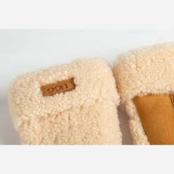 Ugg Sheepskin Mittens -Ugg 3 0cd38e8b 0ca6 4c36 8c32 660cf2a8a1ed