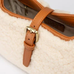 Ugg Fluffy Shoulder Bag -Ugg IMG 5999