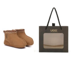 UGG Boots Kids Sheepskin Wool Gift Set Barney 10 UGG Boots Kids Sheepskin Wool Gift Set Barney -Ugg lQDPJx8ZkH1xytXNA4TNA iwKIXc1yO ucwIYZfaExwEAA 1000 900
